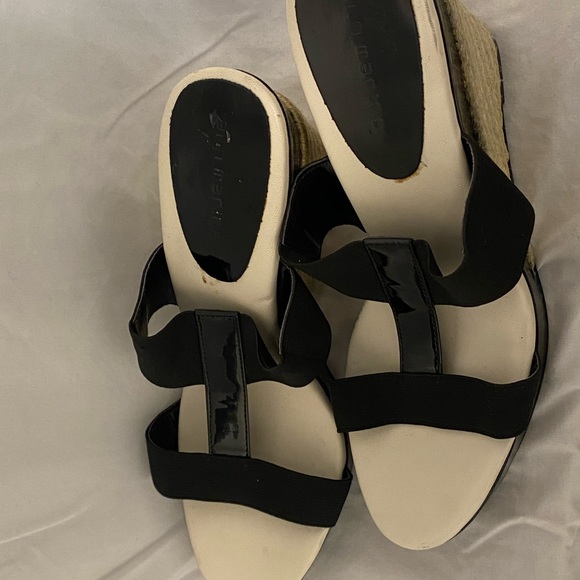 ANN MARINO Wedge Sandals Like New!! Worn once. - Picture 7 of 8